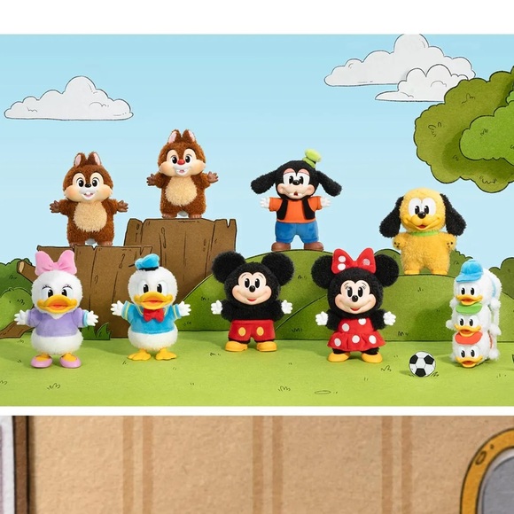 *NEW* Mickey Family Cute Together Keychain Blind Box - Picture 2 of 2